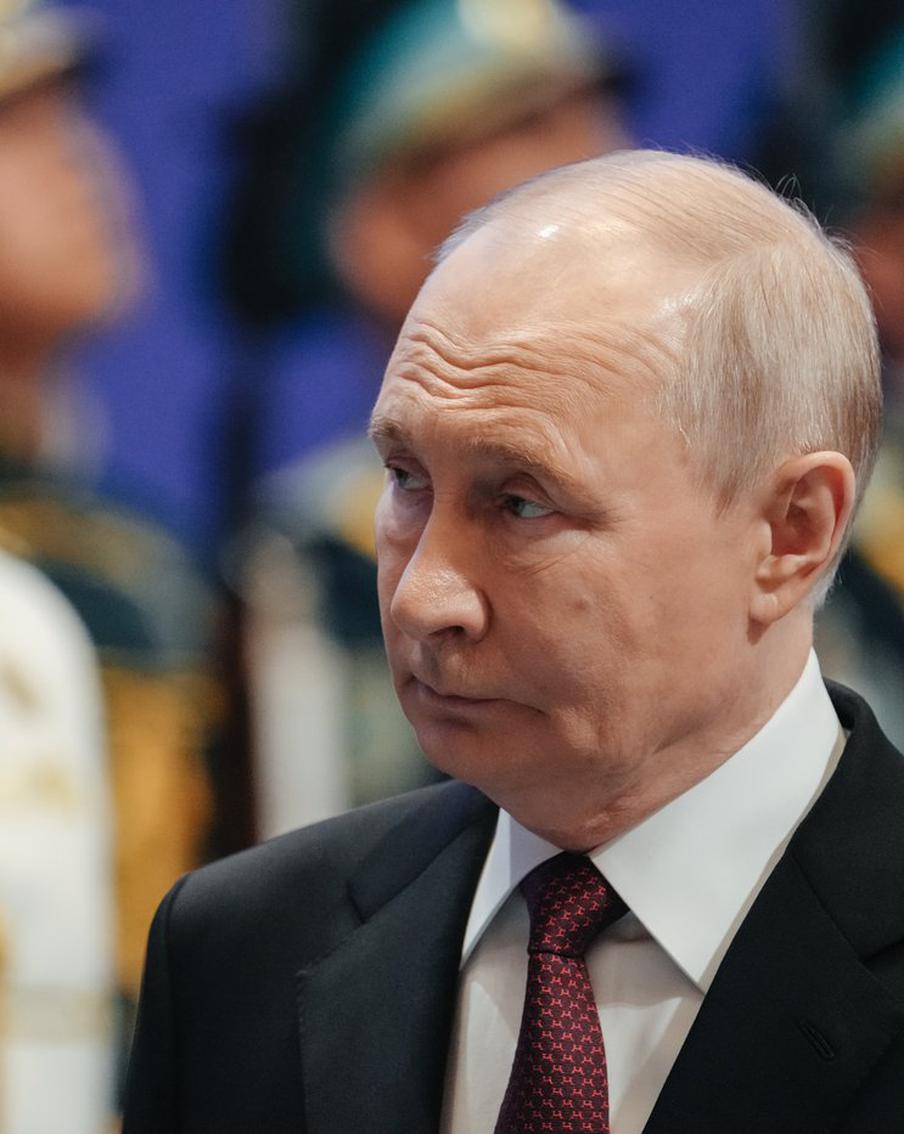 Путин прилетел в Бишкек для участия в саммите ШОС. Владимир Путин прибыл в Киргизию для участия в саммите ШОС (31 августа – 1 сентября), где проведёт девять двусторонних встреч с лидерами ряда стран, включая руководителей Киргизии, КНР, Индии и Турции