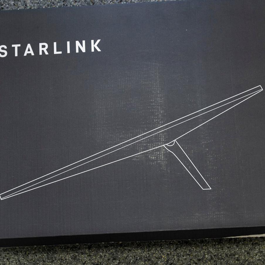 FT: Маск говорил Фёдорову, что готов разрешить использовать дроны со Starlink. Илон Маск заявил о своей готовности разрешить Украине применять беспилотники с системой Starlink для нанесения ударов по российским целям за пределами её границ. Однако он отметил, что для этого необходимо получить политическое одобрение Белого дома