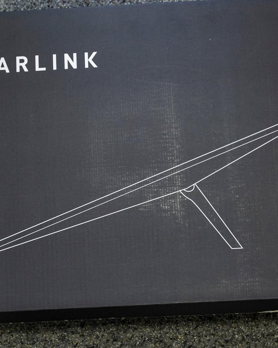 FT: Маск говорил Фёдорову, что готов разрешить использовать дроны со Starlink. Илон Маск заявил о своей готовности разрешить Украине применять беспилотники с системой Starlink для нанесения ударов по российским целям за пределами её границ. Однако он отметил, что для этого необходимо получить политическое одобрение Белого дома