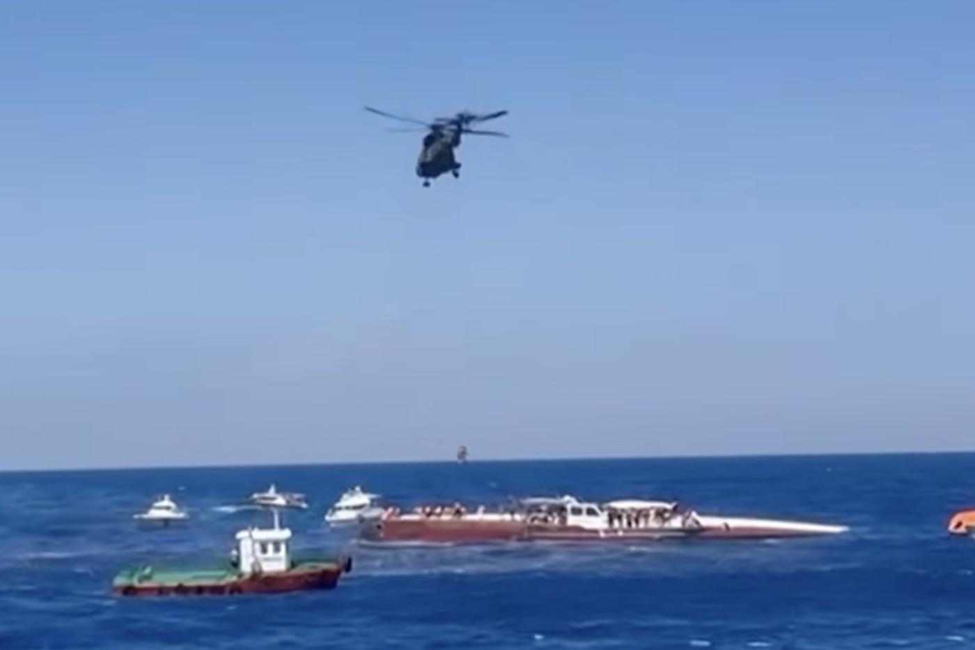 "На борту раздался взрыв": что говорят пассажиры о крушении парома FILO JET