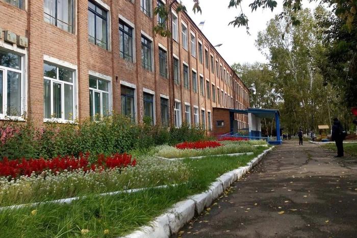 Химические ожоги, ножевые раны: школьница с подписками на радикальные паблики совершила нападение в Канске