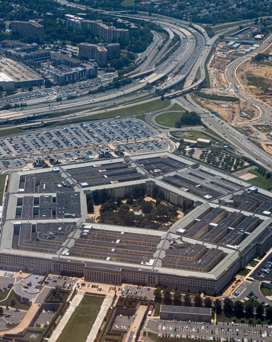 Глава Министерства армии США уходит с поста из-за конфликта с Пентагоном. Министр армии США Дэн Дрисколл объявил о своей отставке в связи с разногласиями с министром обороны Питом Хегсетом по вопросам управления и кадровой политики. Его уход ожидается в ближайшие дни, и в качестве возможного преемника рассматривается Шон Парнелл