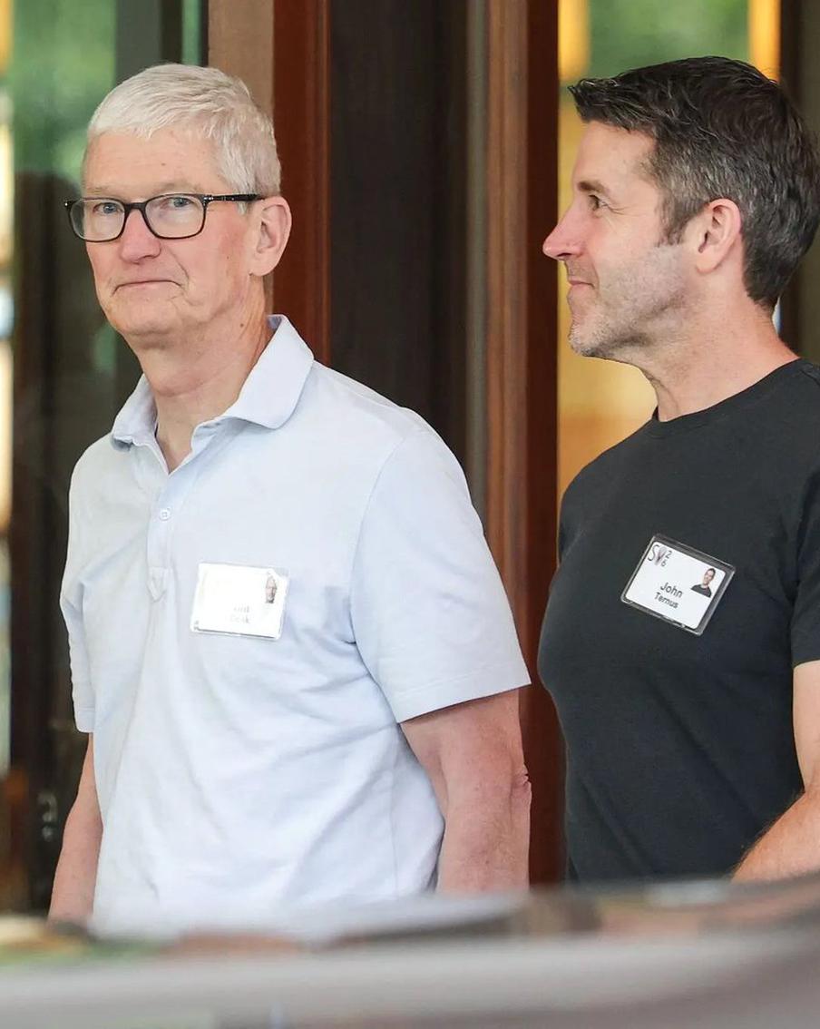 Джон Тернус сменил Тима Кука во главе Apple: что может стать большой проблемой