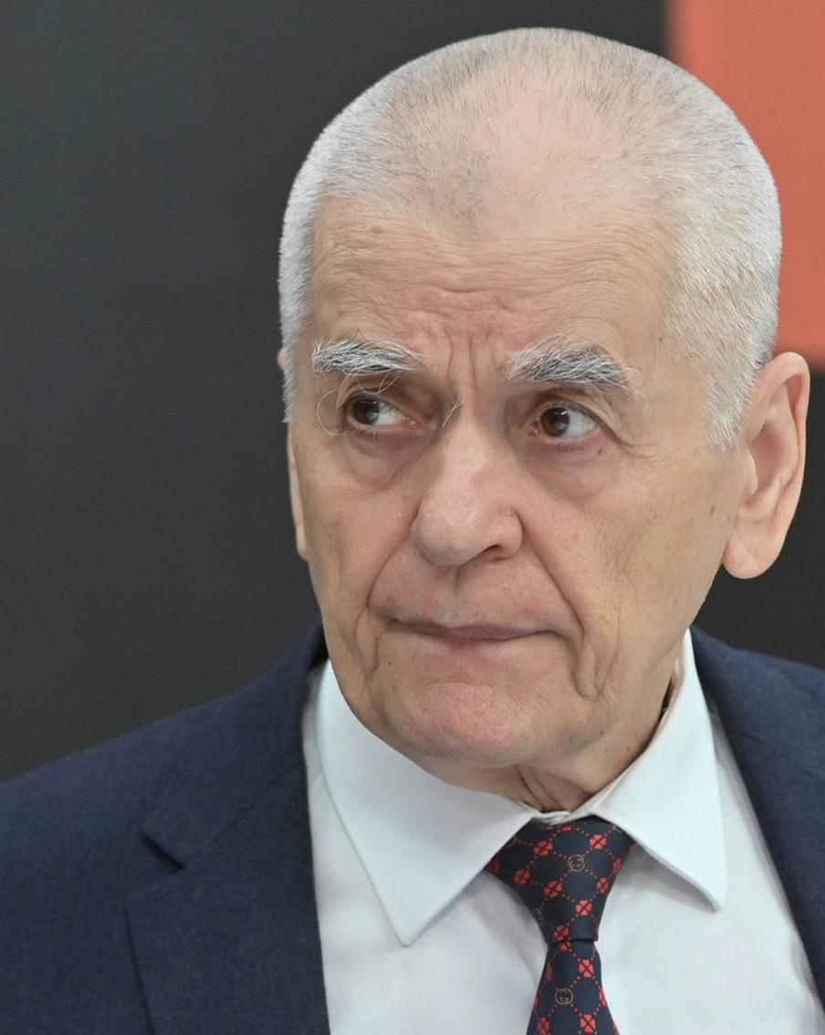 Онищенко заявил о тревожных изменениях в питании россиян. Академик РАН связал проблему с распространением фастфуда и постоянными перекусами, из-за которых люди отказываются от привычного режима завтрака, обеда и ужина