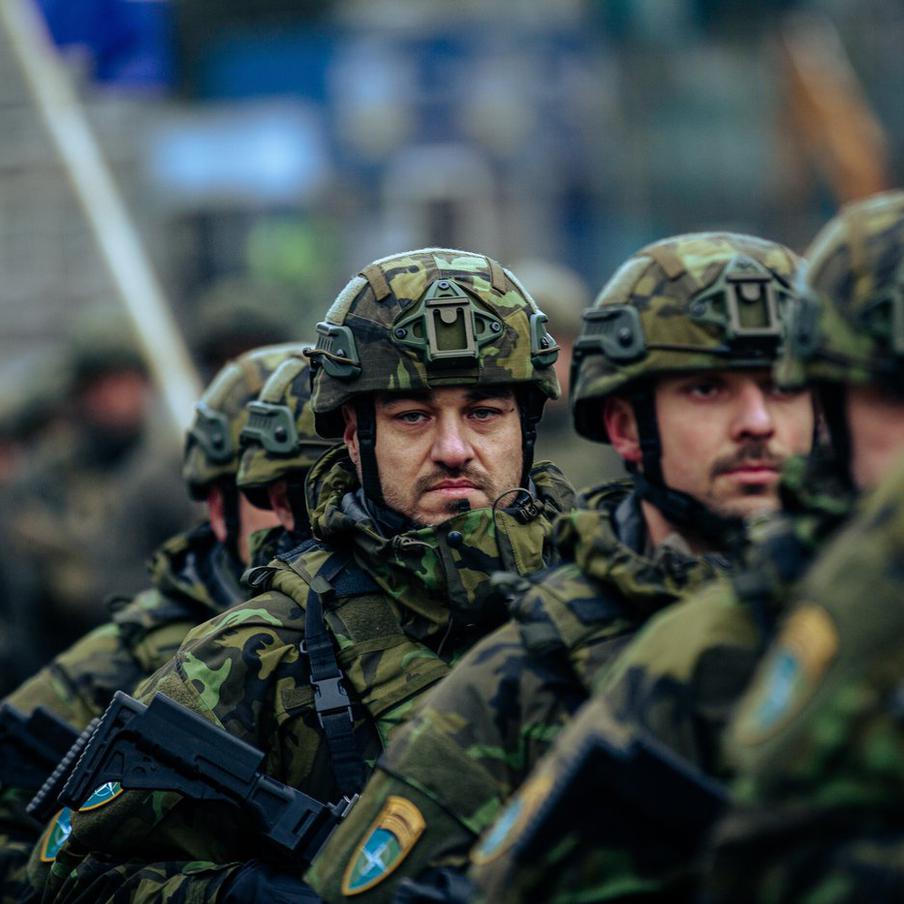 В Латвии стартовали крупные военные учения НАТО Namejs 2026. Манёвры продлятся до 8 октября. В них задействуют военнослужащих Латвии, Канады, США, Эстонии, Литвы и других стран альянса, а одним из главных направлений станет противодействие беспилотникам