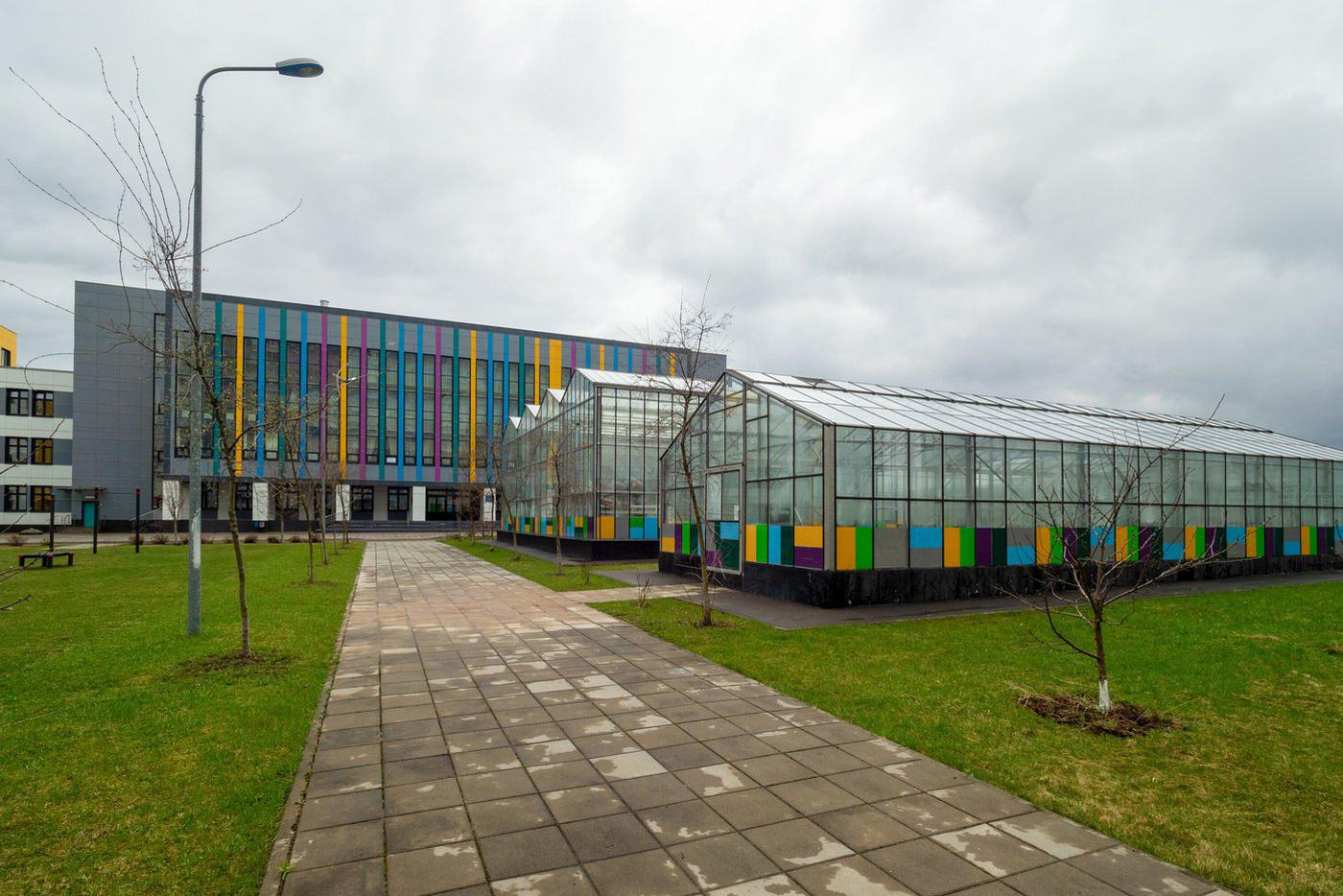 В столичной школе №1392 после инцидента штатно продолжаются занятия