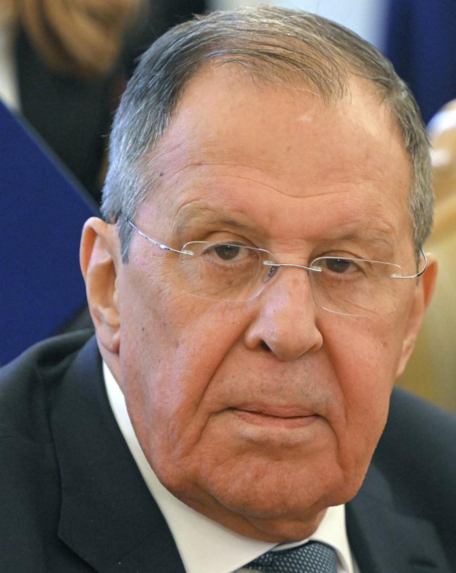 Лавров допустил закрытие институтов Гёте в российских городах. По словам главы МИД России, ответные меры могут последовать после решения Германии закрыть Русский дом в Берлине. Сейчас немецкие культурные учреждения работают в Москве, Петербурге и Екатеринбурге