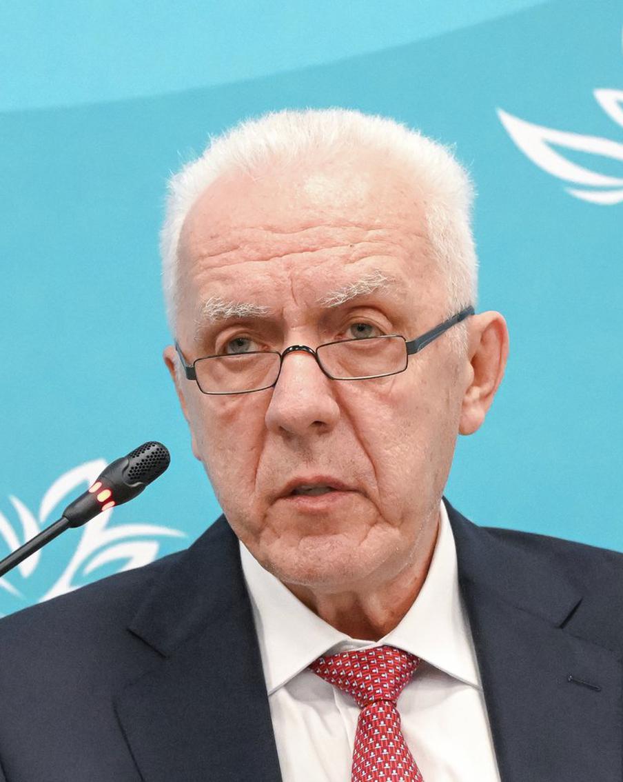 Генпрокурор Гуцан назвал меры поддержки бизнеса после атак беспилотников. Предприятия малого и среднего бизнеса, пострадавшие от ударов украинских беспилотников, могут получить дополнительные послабления. Среди предложений – отсрочка платежей, льготное погашение кредитов и особый режим проверок