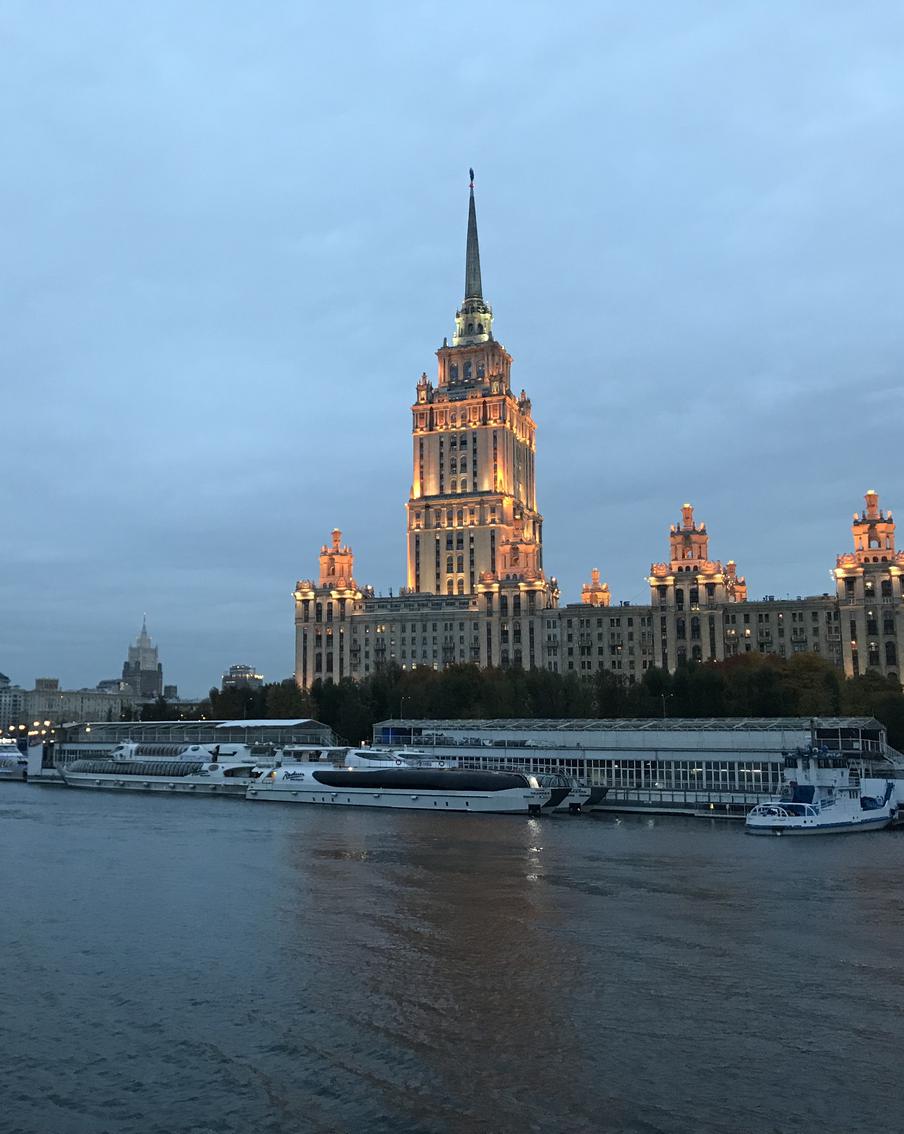 Стало известно, насколько похолодает в столице в начале недели. В начале следующей недели северный ветер принесёт в столицу наиболее холодную погоду. В сумерках воздух будет остывать до плюс 6 градусов, а днём температура не поднимется выше плюс 14
