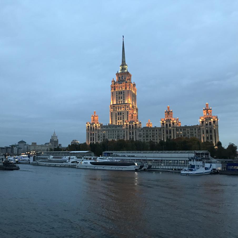 Стало известно, насколько похолодает в столице в начале недели. В начале следующей недели северный ветер принесёт в столицу наиболее холодную погоду. В сумерках воздух будет остывать до плюс 6 градусов, а днём температура не поднимется выше плюс 14