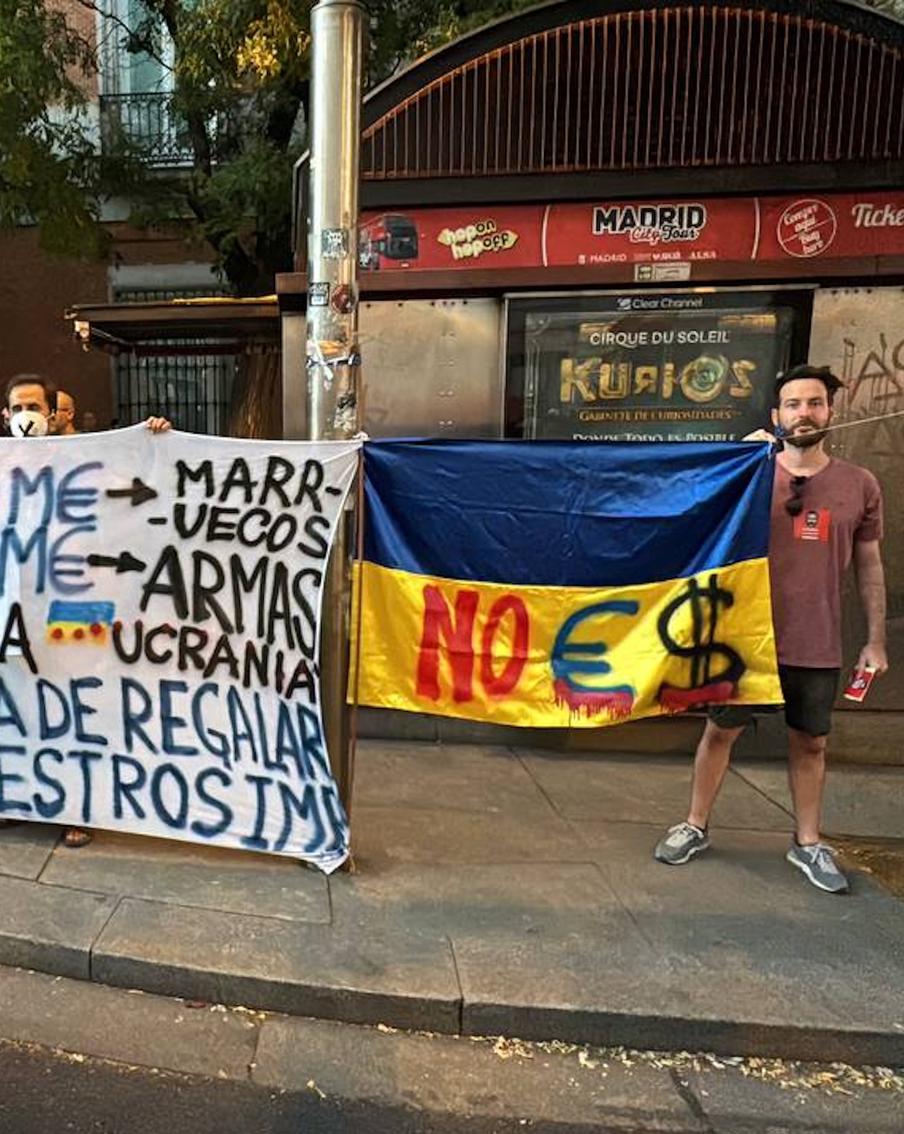 В Мадриде активисты потребовали прекратить расходы на Марокко и Украину. У здания Конгресса Испании прошла акция, участники которой выступили против использования налоговых средств на внешние проекты и поставки вооружений киевскому режиму