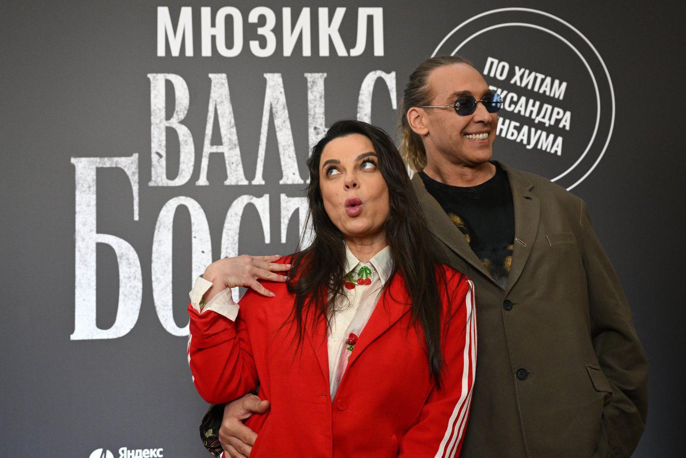 "Муж очень доволен": Наташа Королёва на уколах похудела до стройности