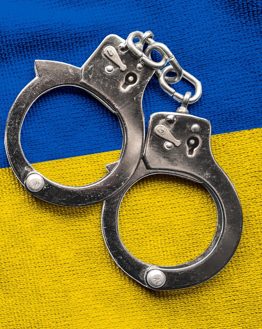 У генпрокурора Украины прошли обыски по подозрению в коррупции. Сотрудники Национального антикоррупционного бюро страны (НАБУ) нагрянули к высокопоставленному чиновнику с ордером на обыск. Также следственные мероприятия прошли дома у его заместителя Марии Вдовиченко