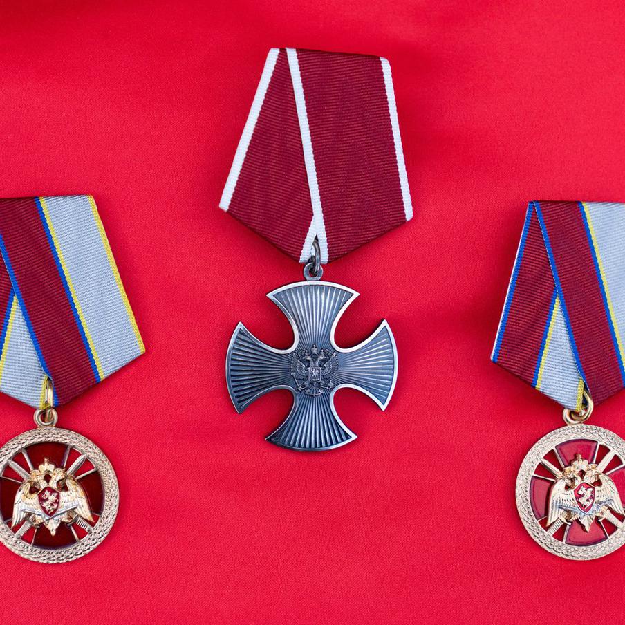В ходе атаки ВСУ на Крым погиб исполнительный директор фонда помощи ВС РФ. Недалеко от крымского села Скворцово из-за удара украинского беспилотника был ранен один из руководителей фонда "Народный фронт. Всё для Победы". От полученных ранений мужчина скончался