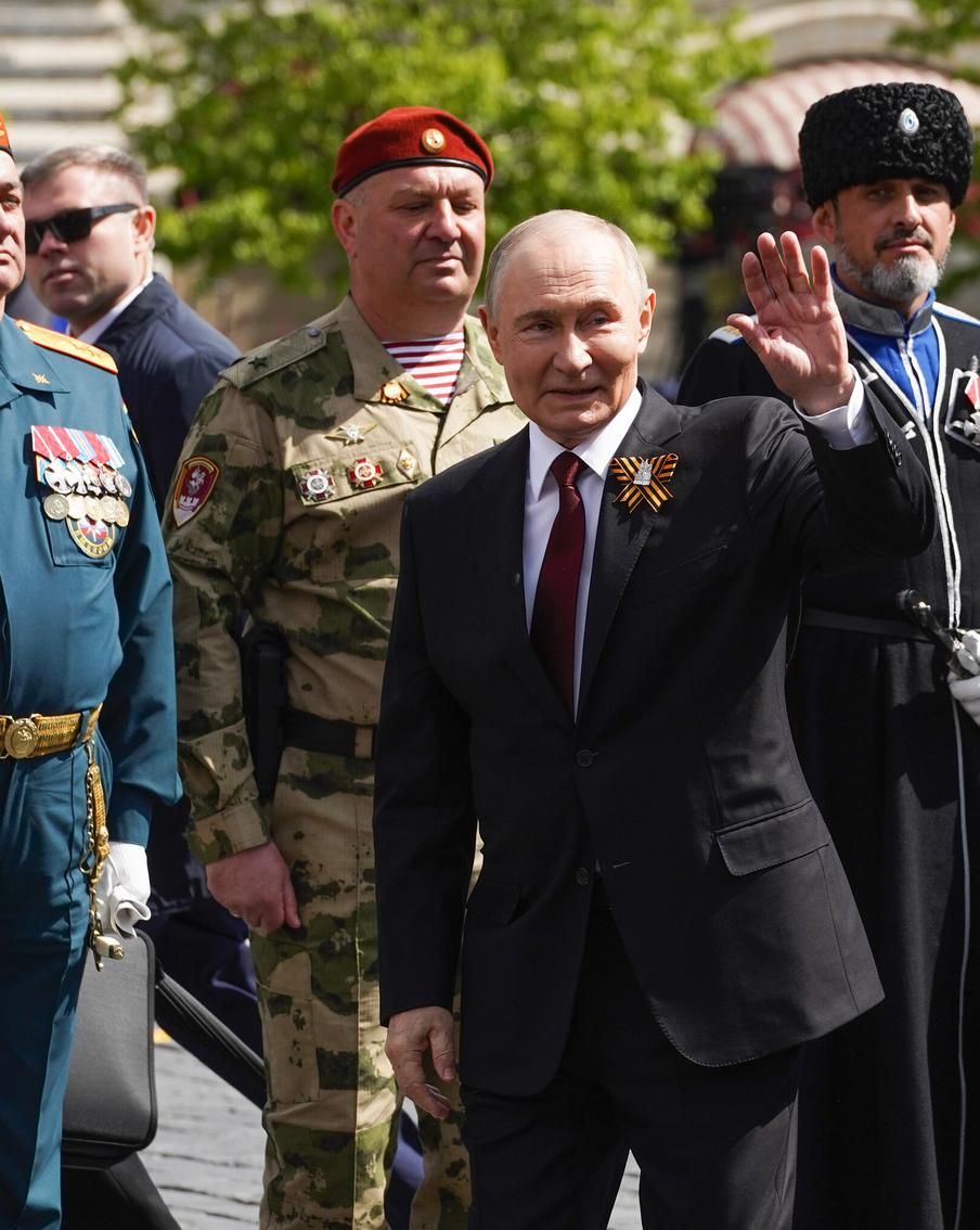 Путин: Десятки тысяч москвичей идут вперёд в зоне СВО