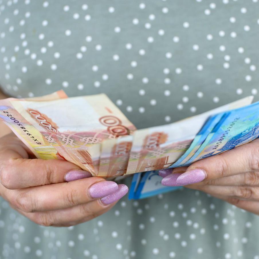 Соцфонд России рассказал, когда выплата по больничному превысит 8 тысяч рублей. Россияне при выходе на больничный в ближайшие два года будут получать около 8,5 тысячи рублей в день