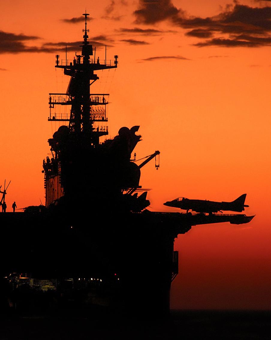 Иранские военные атаковали ракетами авианосец и эсминец ВМС США. Атака на находившиеся недалеко от побережья страны корабли была осуществлена с использованием баллистических ракет. Также был уничтожен надводный беспилотник США