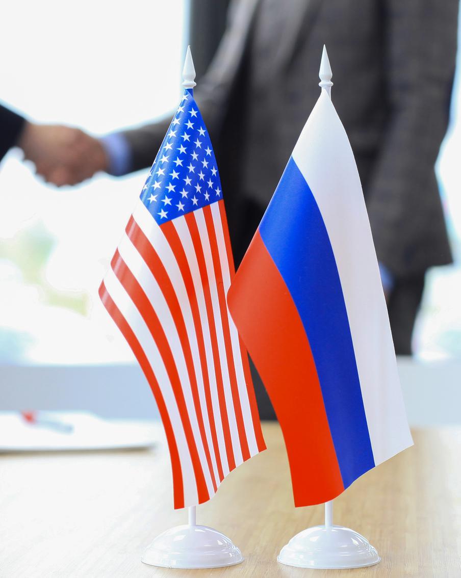 Раскрыты подробности прошедших переговоров делегаций России и США в Кремле. Российские и американские чиновники в ходе первой с начала года встречи по вопросу о мирном урегулировании конфликта на Украине обсуждали дальнейшие шаги на пути к мирной сделке между Киевом и Москвой