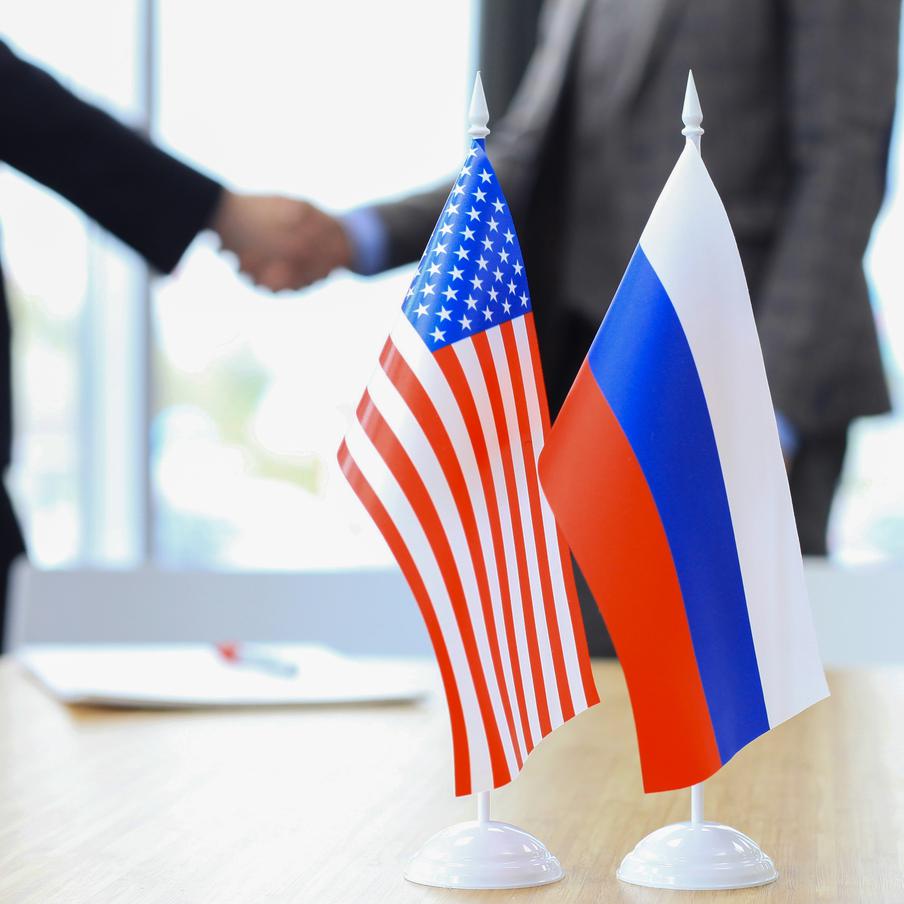 Раскрыты подробности прошедших переговоров делегаций России и США в Кремле. Российские и американские чиновники в ходе первой с начала года встречи по вопросу о мирном урегулировании конфликта на Украине обсуждали дальнейшие шаги на пути к мирной сделке между Киевом и Москвой