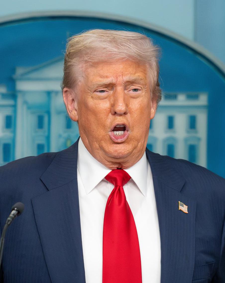 Трамп заявил, что Луна принадлежит США: самые громкие заявления президента