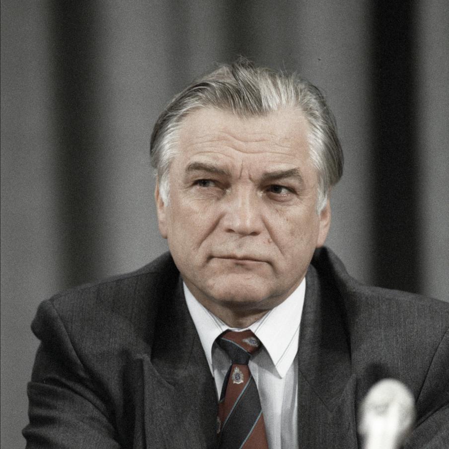 Первый председатель Банка России Георгий Матюхин скончался на 92-м году жизни. Матюхин стоял у руля Центробанка в период с 1990 по 1992 год — сложное и переломное для страны время, когда только зарождались новые экономические институты