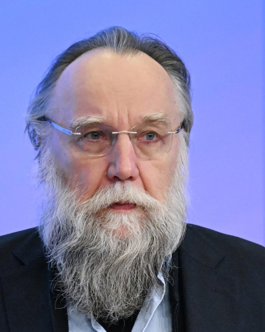 Александр Дугин увидел перелом в СВО на фоне ударов по Украине. Философ связал изменение характера российских атак с необходимостью добиться победы. По его мнению, происходящие события уже повлияли на настроения украинских властей и жителей крупных городов
