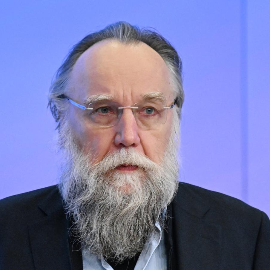 Александр Дугин увидел перелом в СВО на фоне ударов по Украине. Философ связал изменение характера российских атак с необходимостью добиться победы. По его мнению, происходящие события уже повлияли на настроения украинских властей и жителей крупных городов
