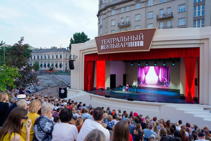 Дмитрий Астрахан: "Театральный бульвар" предоставляет сцену артистам из регионов