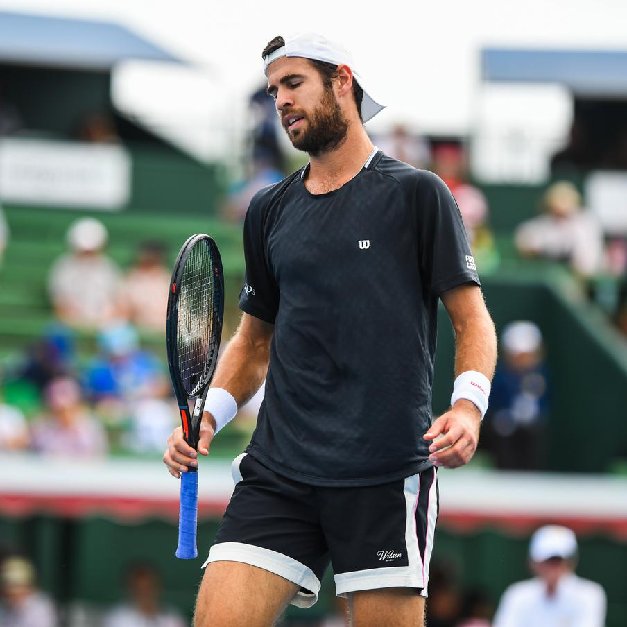 Российский теннисист Карен Хачанов потерпел поражение в полуфинале US Open. В полуфинальном матче россиянин уступил своему немецкому сопернику Александру Звереву. Теперь победитель встречи сразится с победителем игры между Беном Шелтоном и Фрэнсисом Тиафо