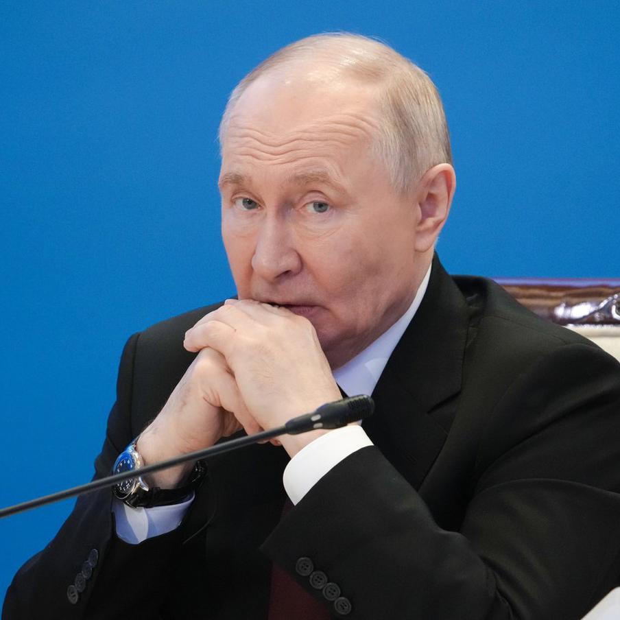 Президент России пока не планирует посещать саммит "Большой двадцатки" в Майами. Сотрудники Администрации президента пока не обсуждали с главой государства его планы относительно посещения саммита G20 в США. Там Зеленский предложил провести личные переговоры с Путиным
