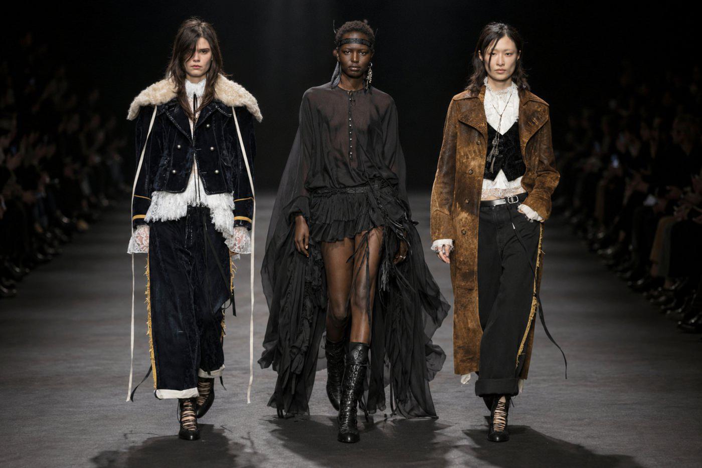 Шнуровка на показе Ann Demeulemeester сезона осень-зима 2026/2027.