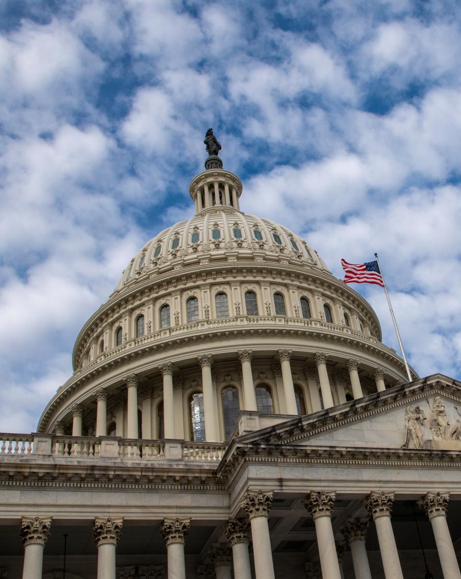 В Палате представителей США одобрили рассмотрение законопроекта об ужесточении санкций против РФ. Нижняя палата Конгресса США должна проголосовать по новому пакету антироссийских санкций до 17 сентября. Процедурный комитет уже дал ход документу, который также включает продление санкций против Ирана до 2031 года