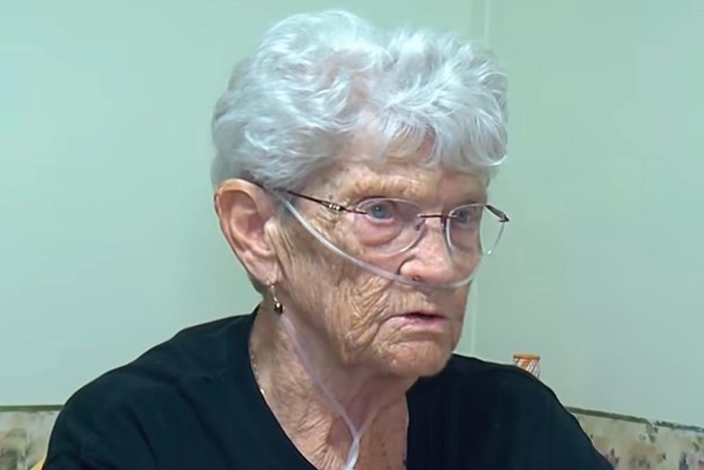 Американка два года не может доказать властям, что она жива