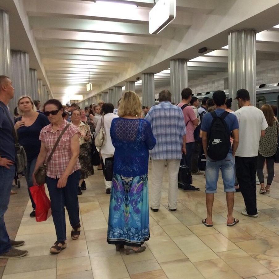 Мужчина напал на задевшего его самокатом подростка в метро. Инцидент произошёл на станции "Таганская"