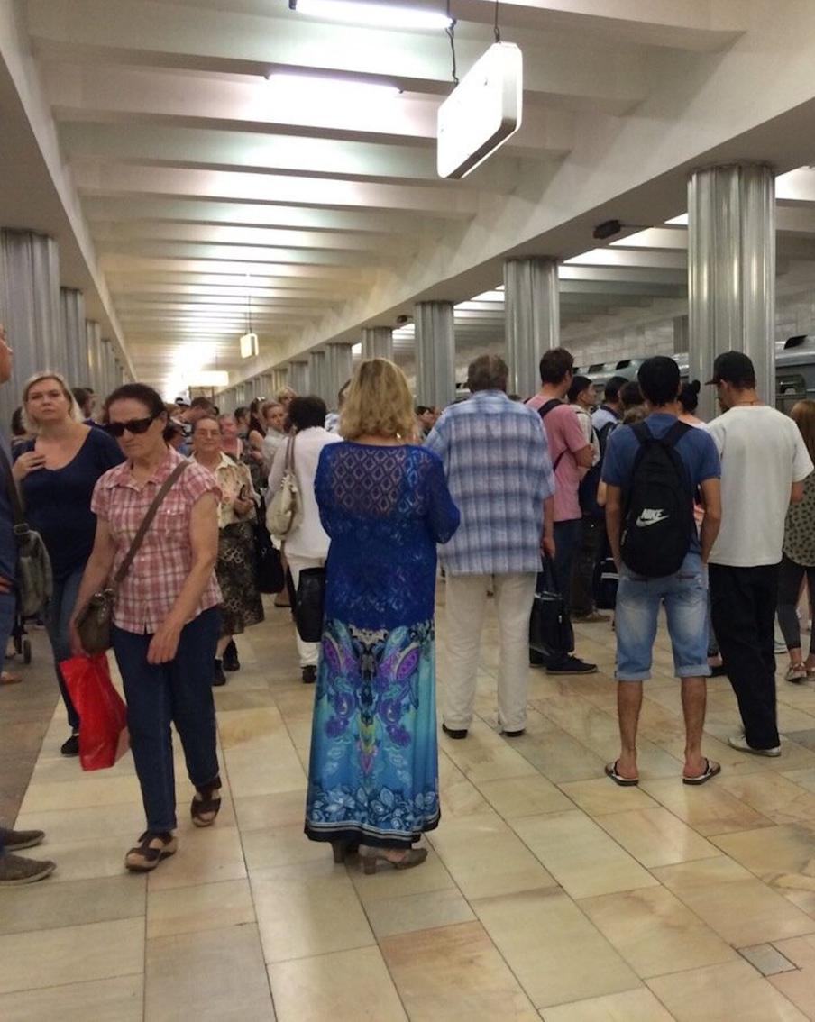 Мужчина напал на задевшего его самокатом подростка в метро. Инцидент произошёл на станции "Таганская"