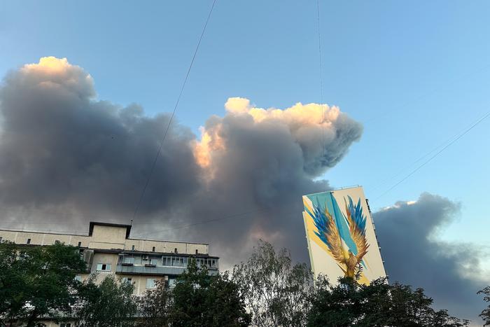 В Киеве нечем дышать: в украинской столице горят склады НАТО