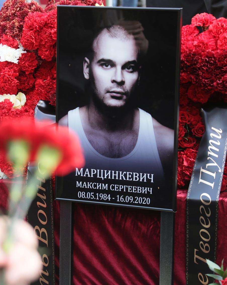 Тесаку "помогли уйти из жизни" в челябинском СИЗО: новое заявление адвоката. По словам юриста, после смерти Марцинкевича проводился ряд доследственных проверок, однако все они завершились отказом в возбуждении дела. Возобновить их удавалось лишь по жалобам защиты – всего четыре раза