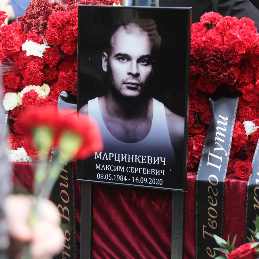 Тесаку "помогли уйти из жизни" в челябинском СИЗО: новое заявление адвоката. По словам юриста, после смерти Марцинкевича проводился ряд доследственных проверок, однако все они завершились отказом в возбуждении дела. Возобновить их удавалось лишь по жалобам защиты – всего четыре раза