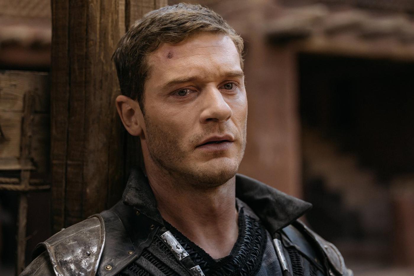 Сериал "Трудно быть богом" снят по мотивам повести братьев Стугацких.
