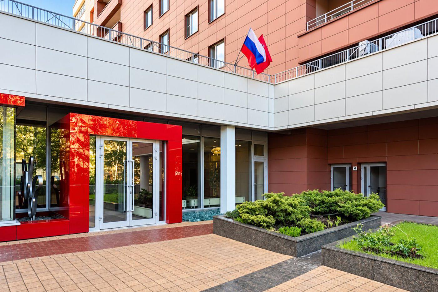 Вход в жилой комплекс.