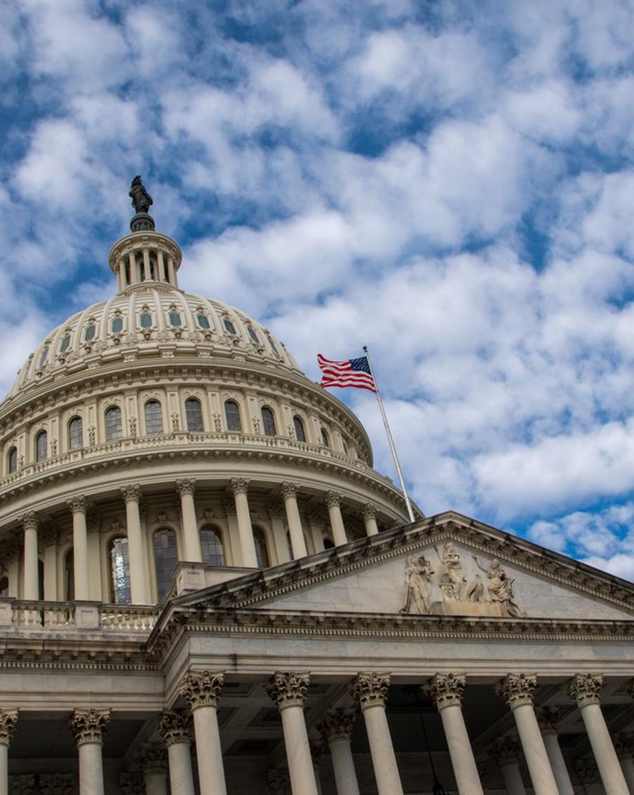 В США изучают возможность заключения сделок с Россией до окончания конфликта на Украине. Белый дом, возможно, готов смягчить подход к экономическим контактам с Россией ещё до окончания боевых действий в Украине. Ранее США придерживались противоположной позиции. Возможный разворот связывают с попыткой подтолкнуть Россию к урегулированию.