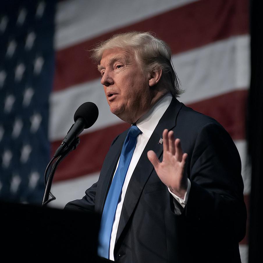 Дональд Трамп подписал законопроект о введении "адских" антироссийских санкций. Ранее документ был одобрен Конгрессом США