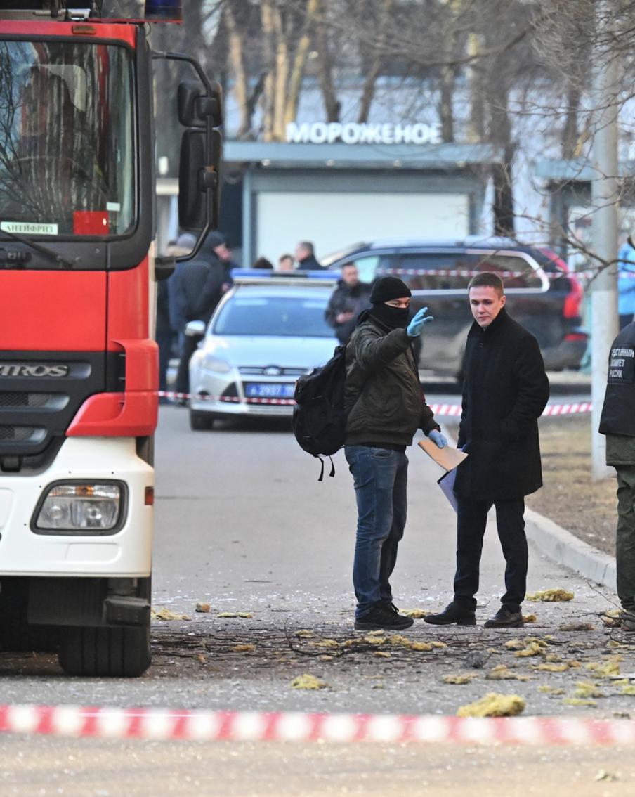 Собянин: на месте попадания беспилотника в здание в Москве работают экстренные службы. На подлете к столице уничтожено более 330 дронов