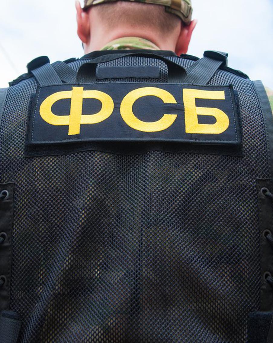 За попытку подорвать машину высокопоставленного чиновника задержан житель Москвы. Мужчина планировал совершить теракт