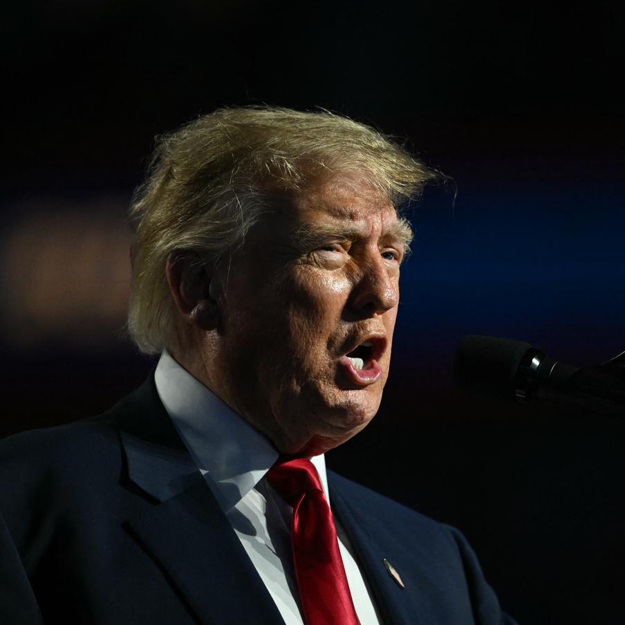 Трамп проиграл в суде: CNN, MSNBC и Politico вернут пропуска в Белый дом. Суд в Вашингтоне встал на сторону трёх новостных организаций, оспоривших запрет Трампа на доступ в Белый дом. Судья Келли постановил вернуть им пропуска на две недели, отклонив аргумент о госбезопасности