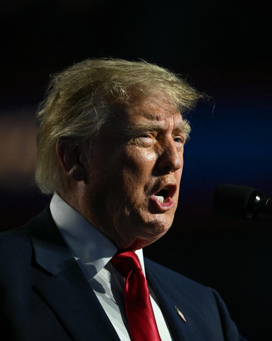 Трамп проиграл в суде: CNN, MSNBC и Politico вернут пропуска в Белый дом. Суд в Вашингтоне встал на сторону трёх новостных организаций, оспоривших запрет Трампа на доступ в Белый дом. Судья Келли постановил вернуть им пропуска на две недели, отклонив аргумент о госбезопасности