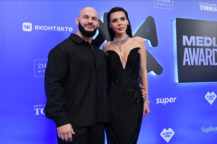 Оксана Самойлова хочет оставить четверых детей у себя и ограничить права экс-супруга
