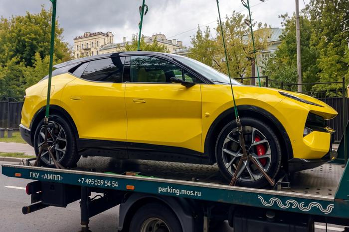 Владельцы Mercedes-Benz, BMW и Audi возглавили список любителей парковаться под запрещающими знаками