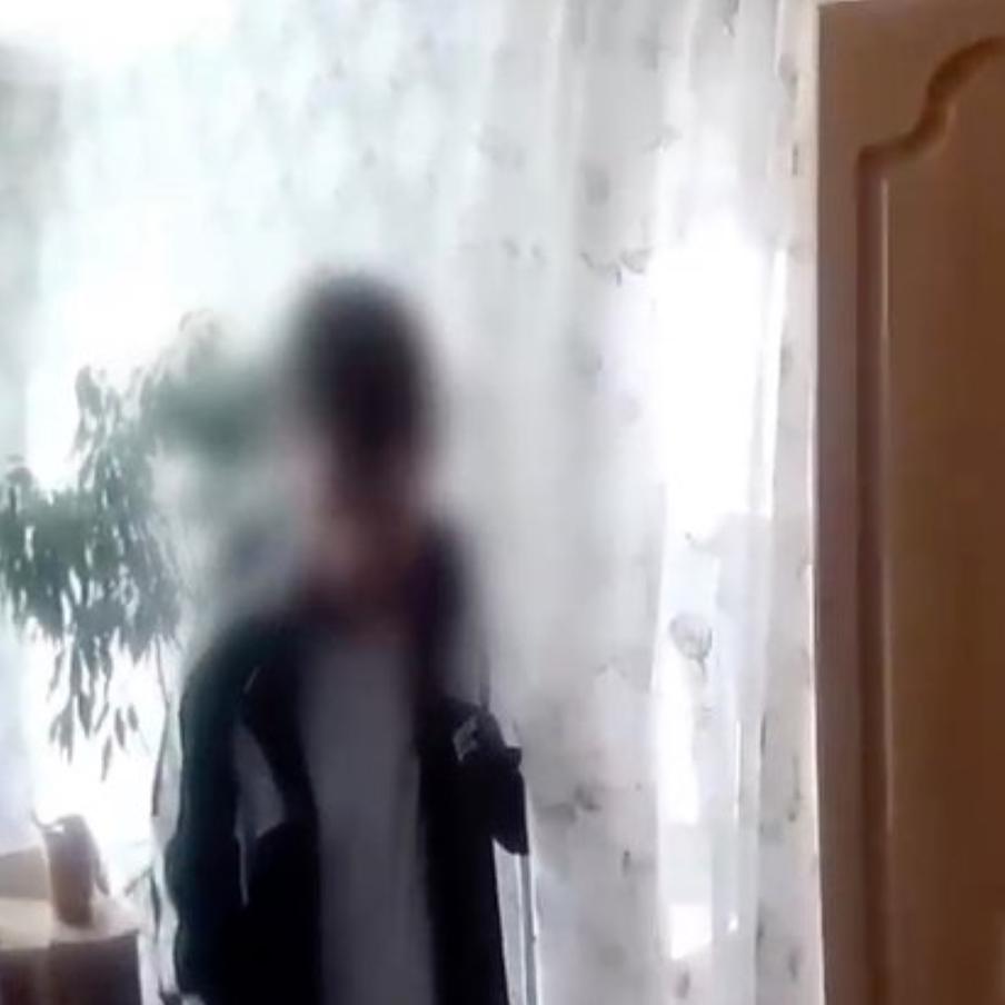 Сын угрожал убийством 62-летней матери и удерживал её в квартире. В подмосковном Воскресенске сотрудники Росгвардии задержали мужчину, который угрожал женщине кухонным ножом