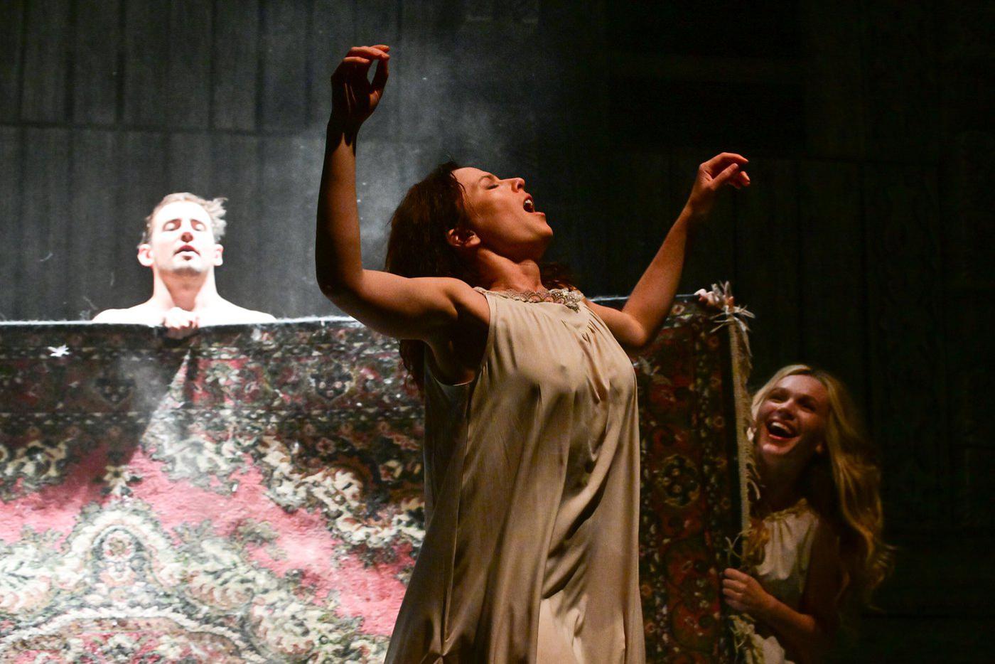 Катерина в трактовке Веры Шпак задохнулась в собственной женственности.